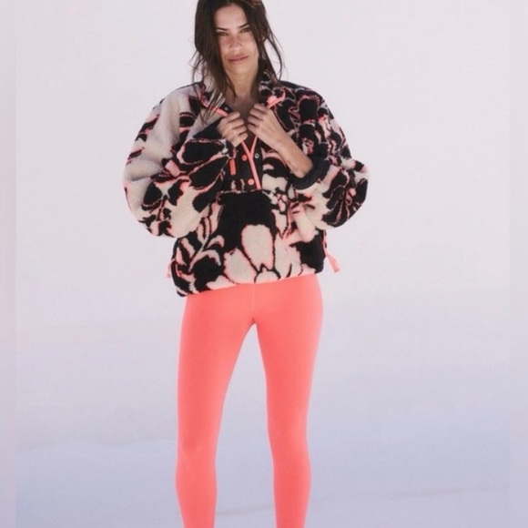 NWT Free People Hit The Slopes Rocky Ridge Sherpa Pullover Magnolia Floral Combo - Picture 2 of 8